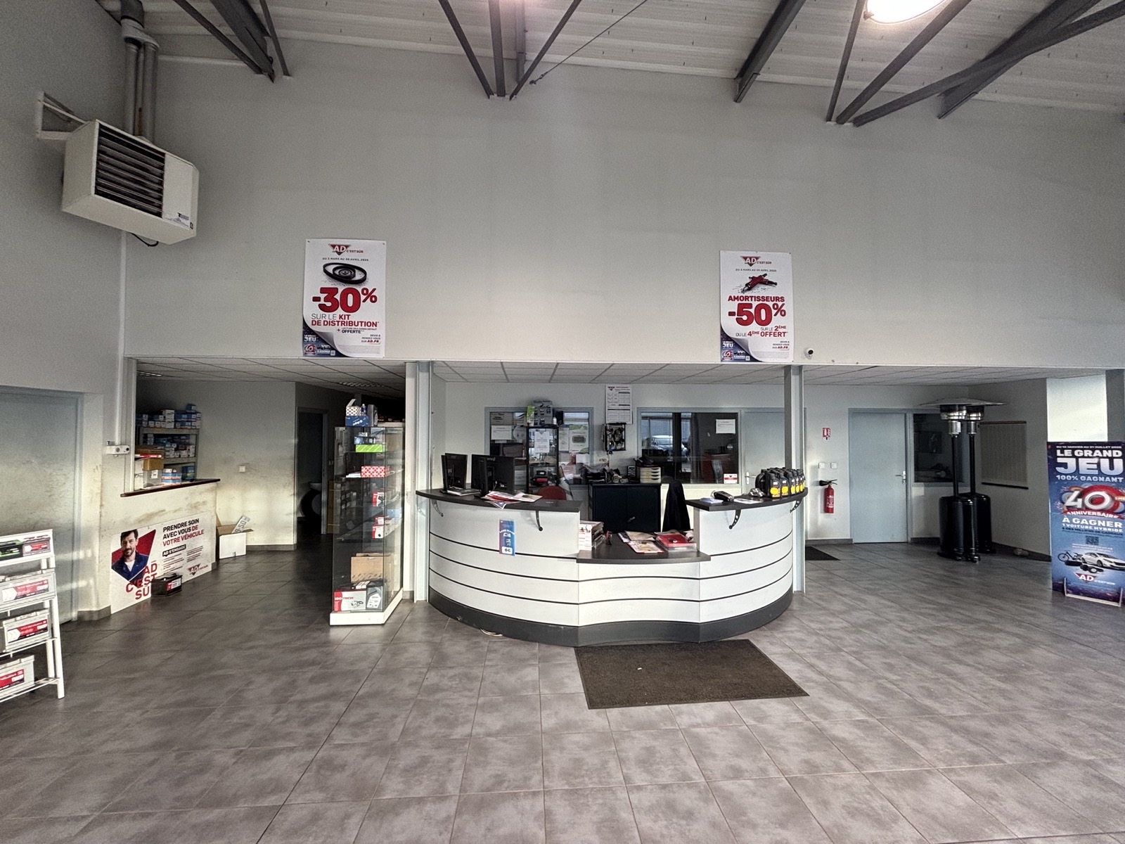 Atelier mécanique et accueil du garage Devismes Services Automobiles à Friville-Escarbotin